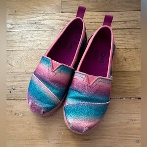 Size 13 kids Tom’s